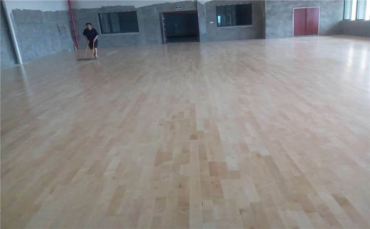 松木籃球場實木地板怎么維修？