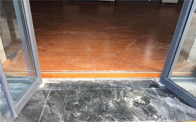 云南硬木企口體育場地板施工