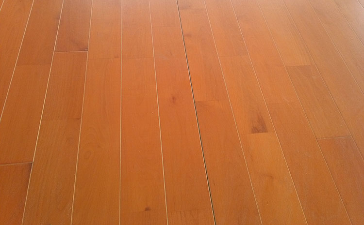 指接板籃球場地木地板一般多少錢?