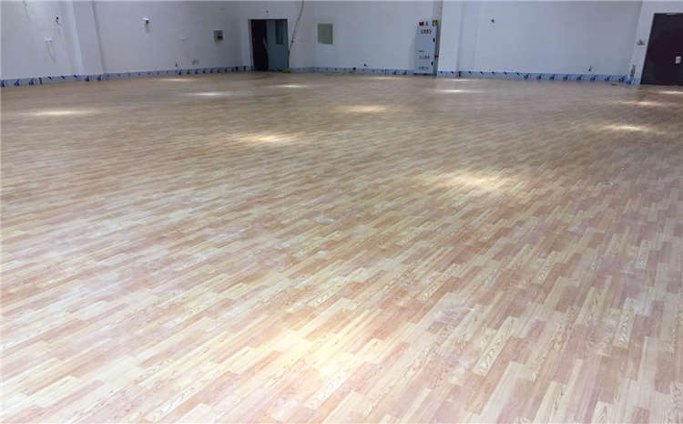 24厚羽毛球館木地板價(jià)格是多少錢?